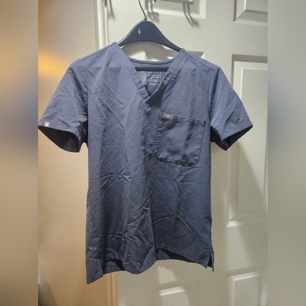Figs- Men's Light Blue  V-Neck  Shirt Scrub M